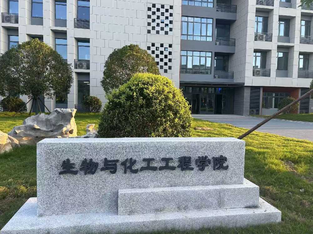 浑江区扬州职业大学体育场高杆灯项目